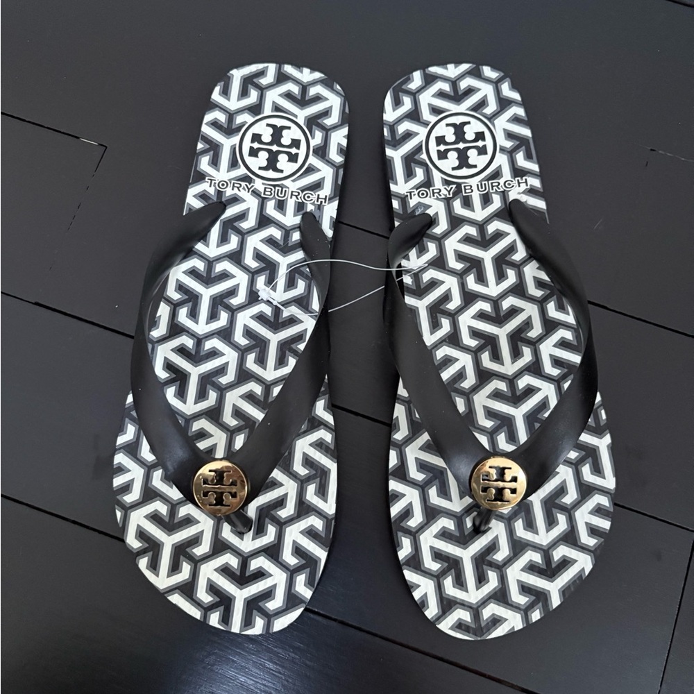 Tory Burch 3T Logo Flip Flips Women’s SZ 7 Sandals Shoes NIB Black $90